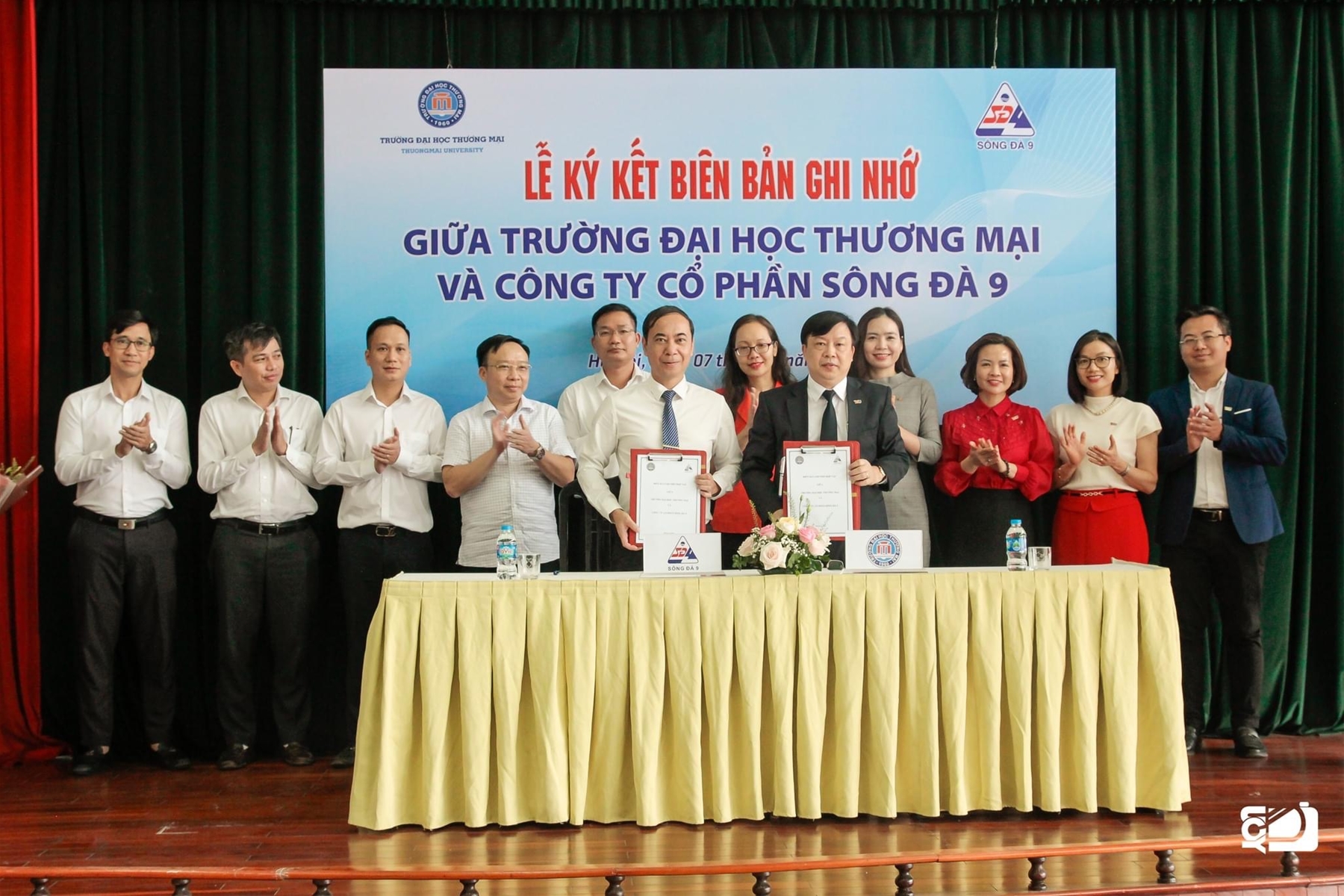 Signing ceremony of a Memorandum of Understanding between University of Commerce and Song Da 9 Joint Stock Company