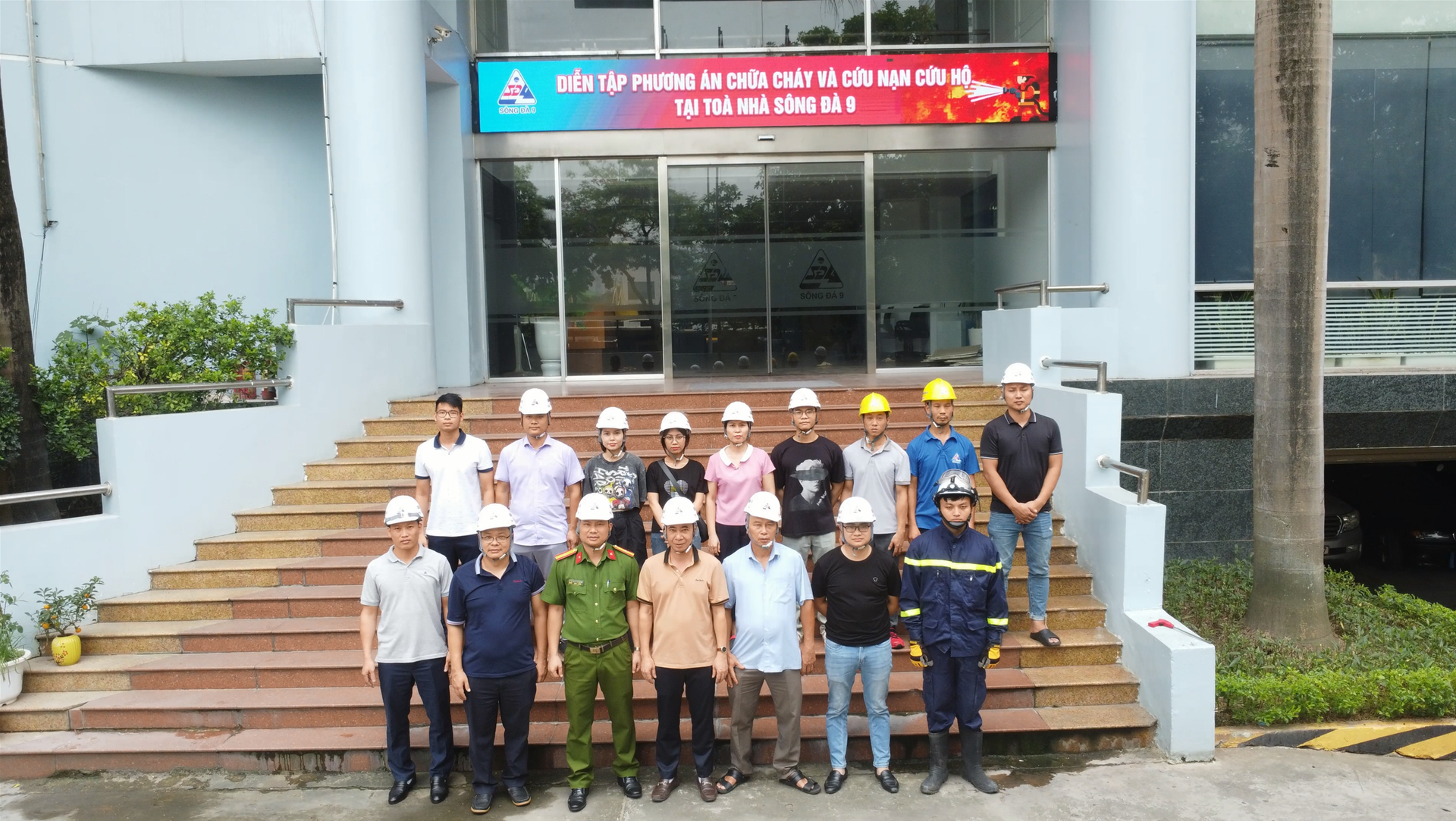 Công ty cổ phần Sông Đà 9 tổ chức tập huấn nghiệp vụ PCCC và diễn tập phương án chữa cháy năm 2024 tại Tòa nhà Sông Đà 9